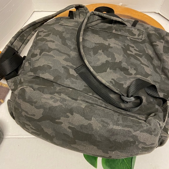 Koala Kansas Camo Canvas Backpack - Picture 3 of 12